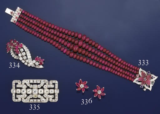 An Art deco diamond brooch