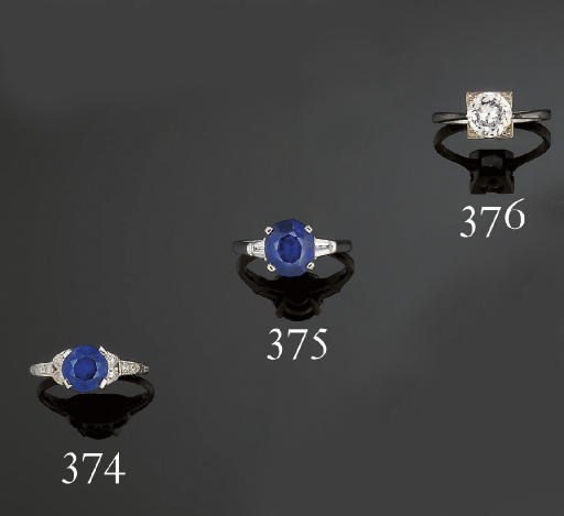 A diamond single stone ring