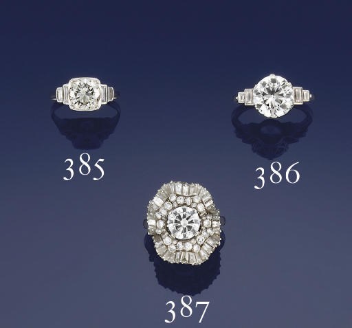 A diamond single stone ring
