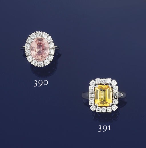 A COLOURED SAPPHIRE AND DIAMOND RING
