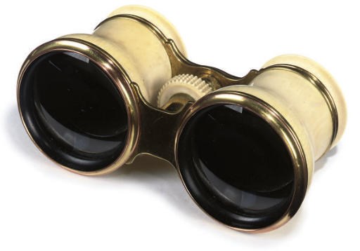 A PAIR OF FRENCH IVORY AND GILT-METAL MOUNTED OPERA GLASSES