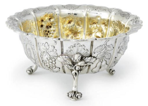 A WILLIAM IV GILT-LINED IRISH STYLE SUGAR BOWL