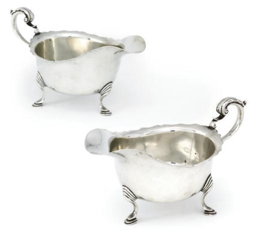 A PAIR OF GEORGE V SILVER SAUCEBOATS