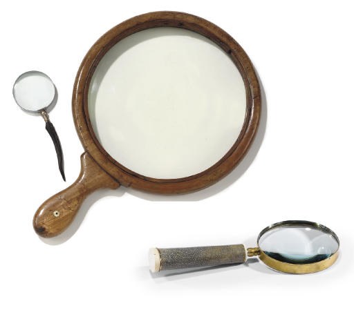 A LARGE WALNUT MAGNIFYING GLASS