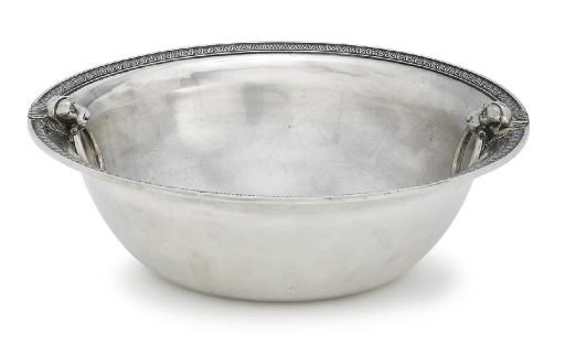 A FRENCH SILVER SOUP-TUREEN LINER