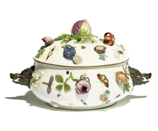 A MEISSEN TWO-HANDLED CIRCULAR TUREEN AND COVER