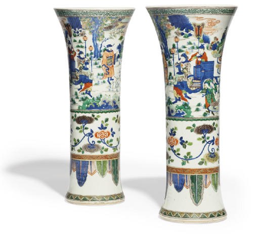 A PAIR OF CHINESE WUCAI BEAKER VASES