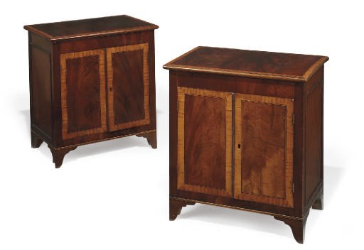 A PAIR OF ENGLISH MAHOGANY, SATINWOOD AND EBONY BANDED SIDE COMMODES