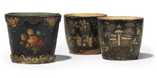 A PAIR OF FRENCH POLYCHROME CHINOISERIE TÔLE CACHE POTS