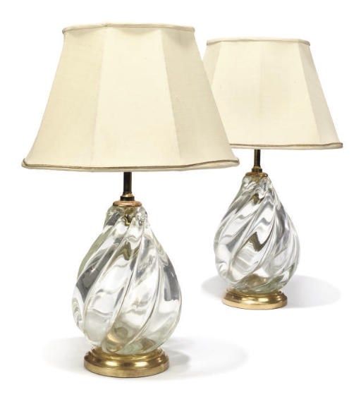 A PAIR OF ITALIAN SPIRALLY MOULDED GLASS TABLE LAMPS