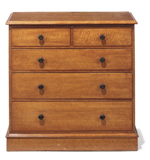 AN ANGLO-INDIAN SOLID SATINWOOD SMALL CHEST