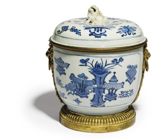 AN ORMOLU-MOUNTED BLUE AND WHITE CHINESE PORCELAIN CACHE POT
