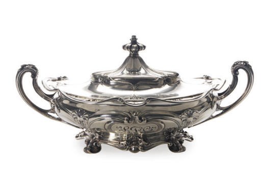 AN AMERICAN SILVER ART NOUVEAU-STYLE VEGETABLE DISH AND COVER,