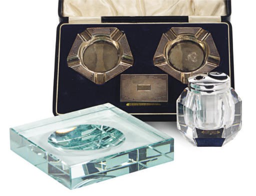 AN ENGLISH SILVER SMOKING SET AND A GROUP OF SMOKING ACCESSORIES,