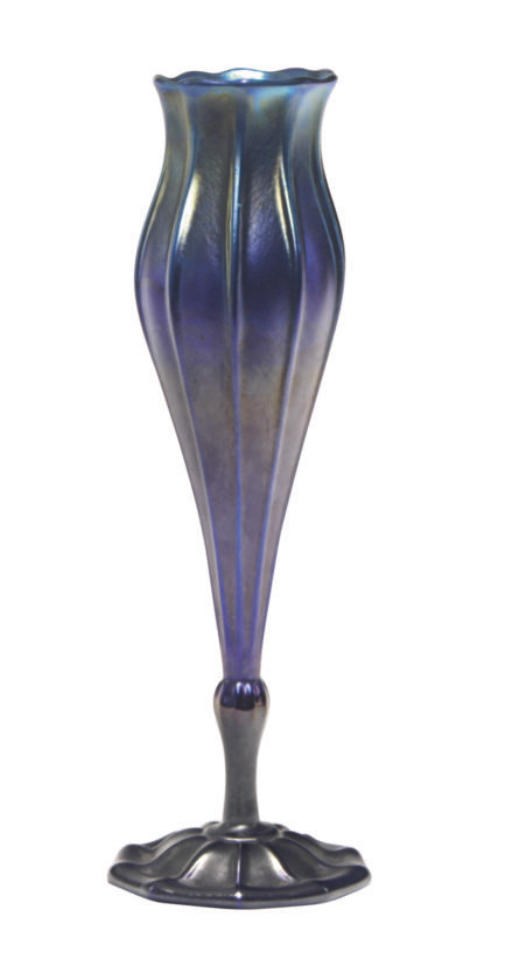 AN AMERICAN FAVRILE GLASS FLORIFORM VASE,