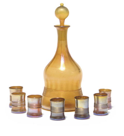 AN AMERICAN FAVRILE GLASS DECANTER AND STOPPER WITH SEVEN CORDAILS,