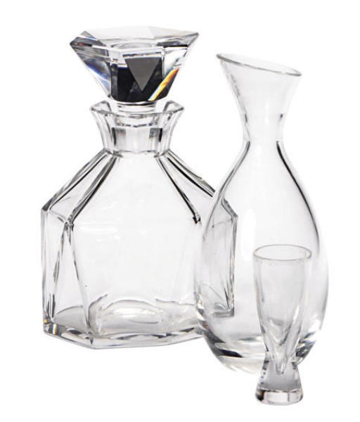 A FRENCH GLASS DECANTER AND STOPPER AND AN AMERICAN GLASS DECANTER AND STOPPER WITH FOUR CORDIAL GLASSES,