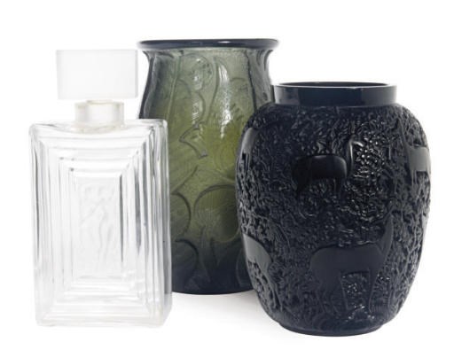 A FRENCH GLASS 'BICHES' VASE AND A FRENCH GLASS PERFUME BOTTLE AND STOPPER,