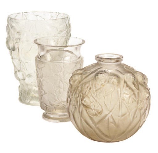 A FRENCH 'DEAUVILLE' MOLDED GLASS VASE AND AN ASSORTED GROUP OF FIVE GLASS VASES,