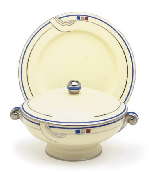 AN ENGLISH PORCELAIN DINNER SERVICE IN THE 'ROYAL JASMINE' PATTERN,