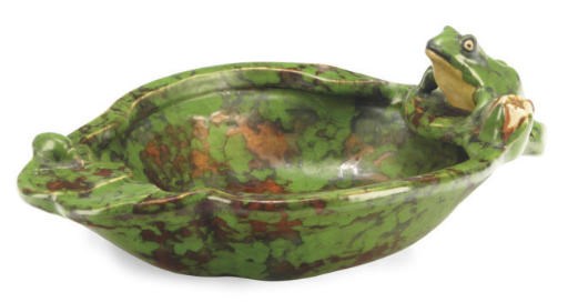 AN AMERICAN ART POTTERY BOWL IN THE FORM OF A FROG ON A LILY PAD,