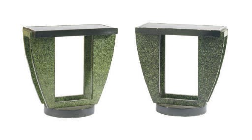 A PAIR OF BLACK LACQUERED AND GREEN PAINTED SIDE TABLES,