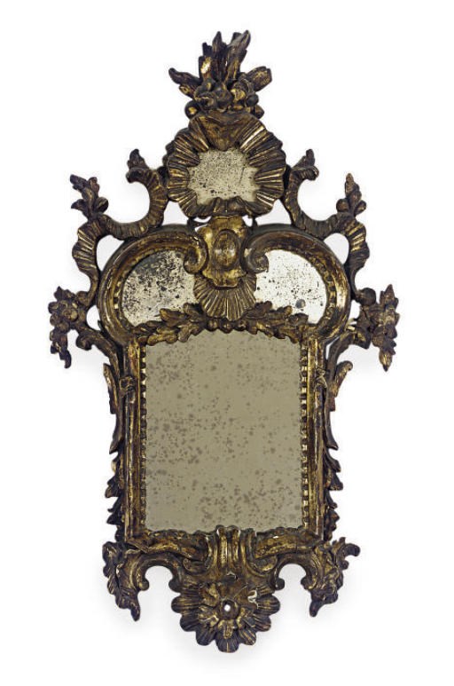 AN ITALIAN GILTWOOD MIRROR,