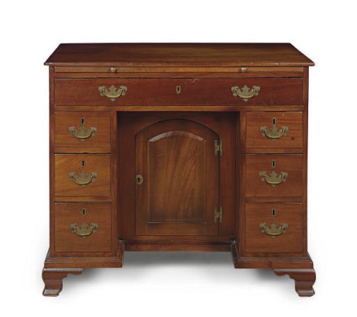 AN AMERICAN CHIPPENDALE MAHOGANY KNEEHOLE DESK,