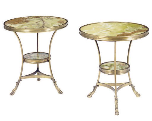 A PAIR OF BRASS AND ONYX GUERIDONS,