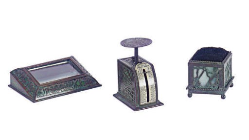 AN AMERICAN PATINATED BRONZE AND FAVRILE GLASS 'PINE NEEDLE' PATTERN POSTAGE SCALE,