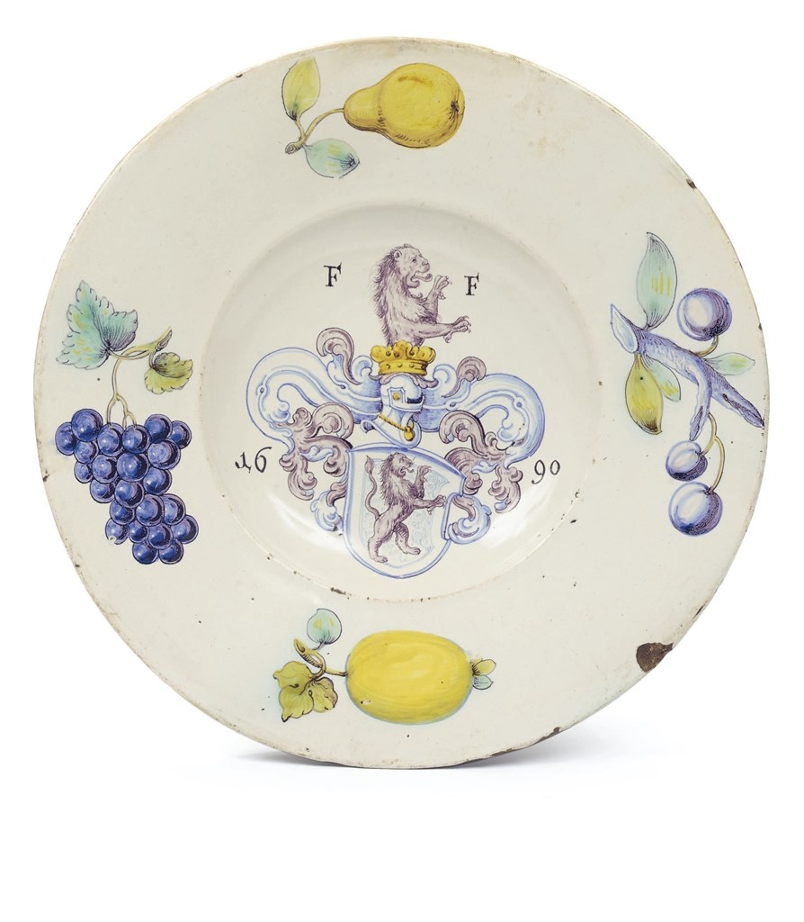 PLAT ARMORIE ET DATE EN FAIENCE SUISSE (WINTERTHOUR) DE LA FIN DU XVIIEME SIECLE