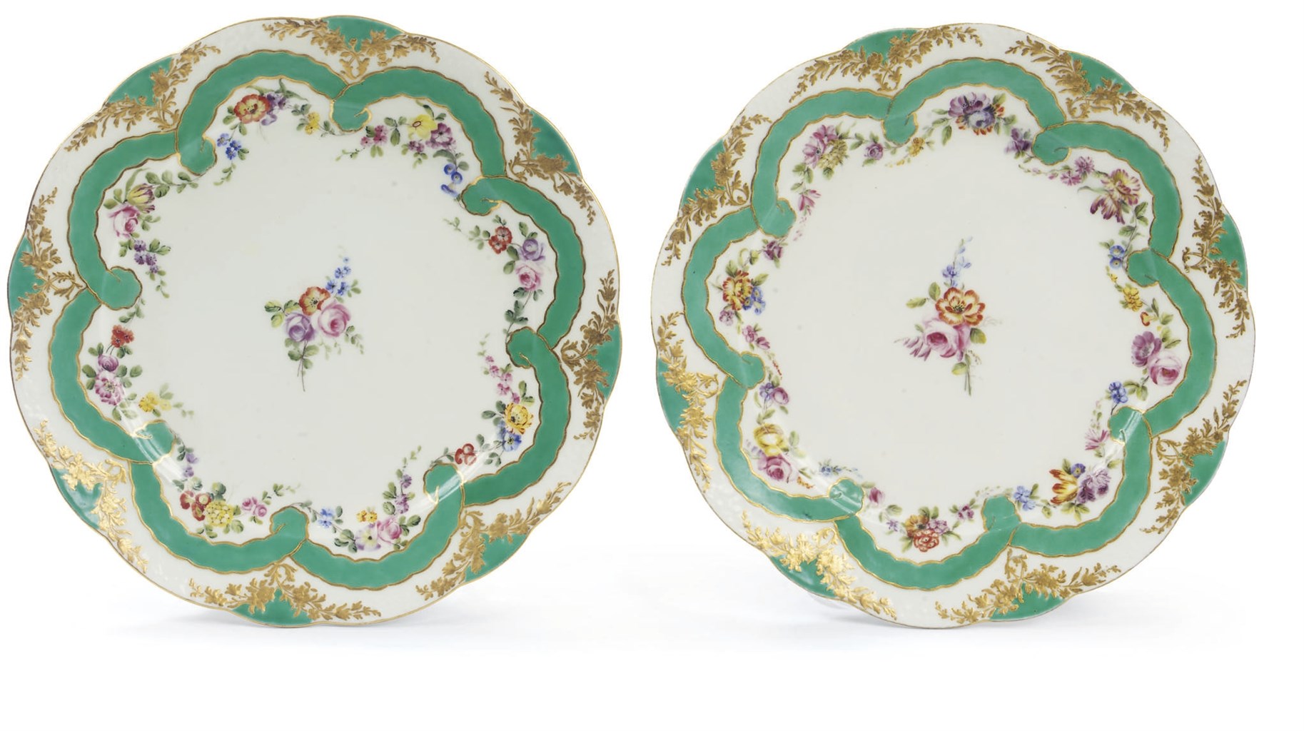 DEUX ASSIETTES 'A GUIRLANDES' EN PORCELAINE DE SEVRES DU XVIIIEME SIECLE