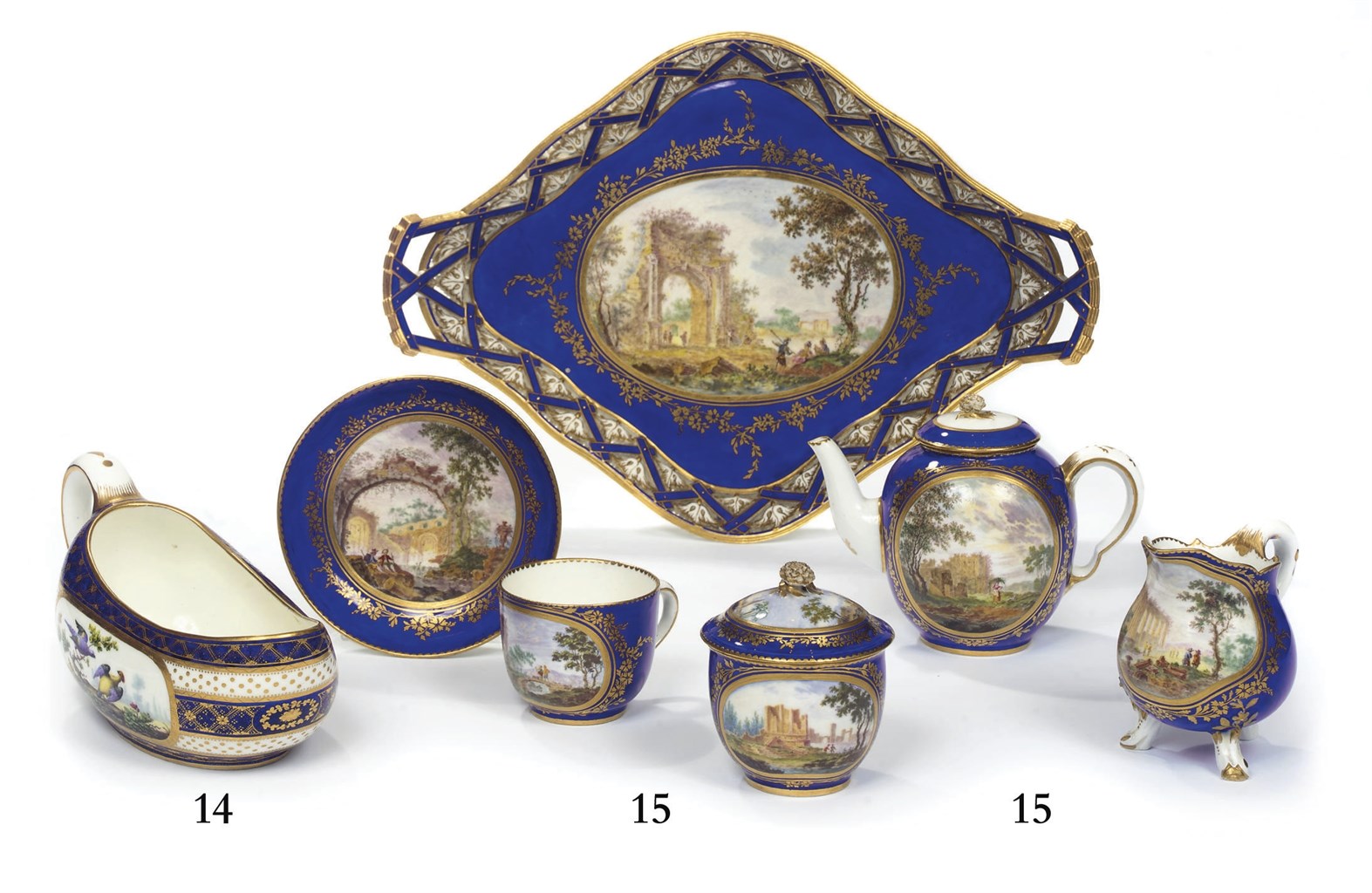 DEJEUNER 'LOSANGE A JOUR A ANSES' (FORME A) EN PORCELAINE DE SEVRES DU XVIIIEME SIECLE