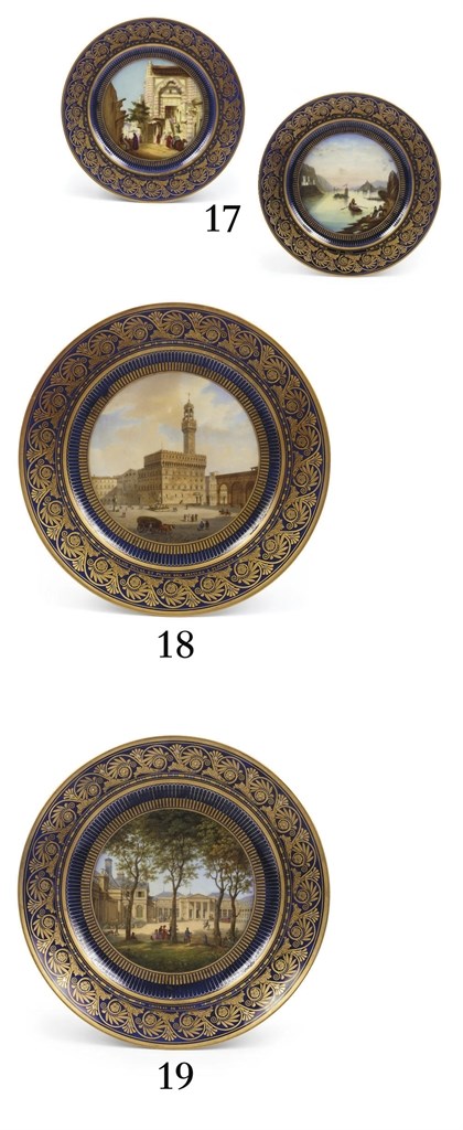 DEUX ASSIETTES EN PORCELAINE DANS LE STYLE DE SEVRES