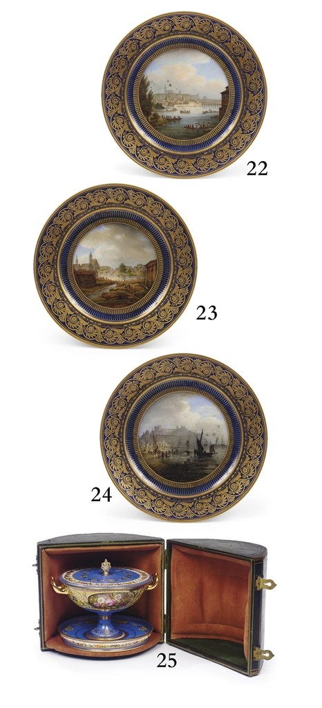 'COUPE A BOUILLON REGNIER' EN PORCELAINE DE SEVRES DU MILIEU DU XIXEME SIECLE, ET UN COFFRET EN CUIR