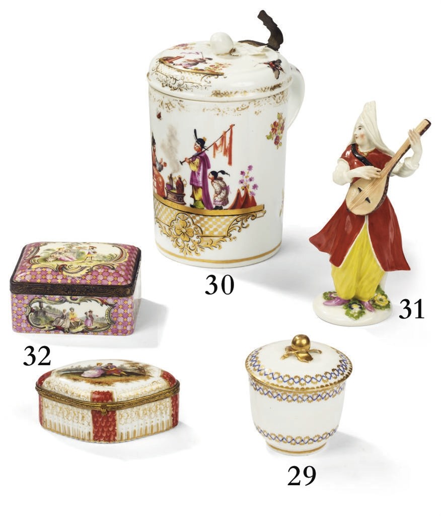 STATUETTE EN PORCELAINE ALLEMANDE DANS LE STYLE DE MEISSEN