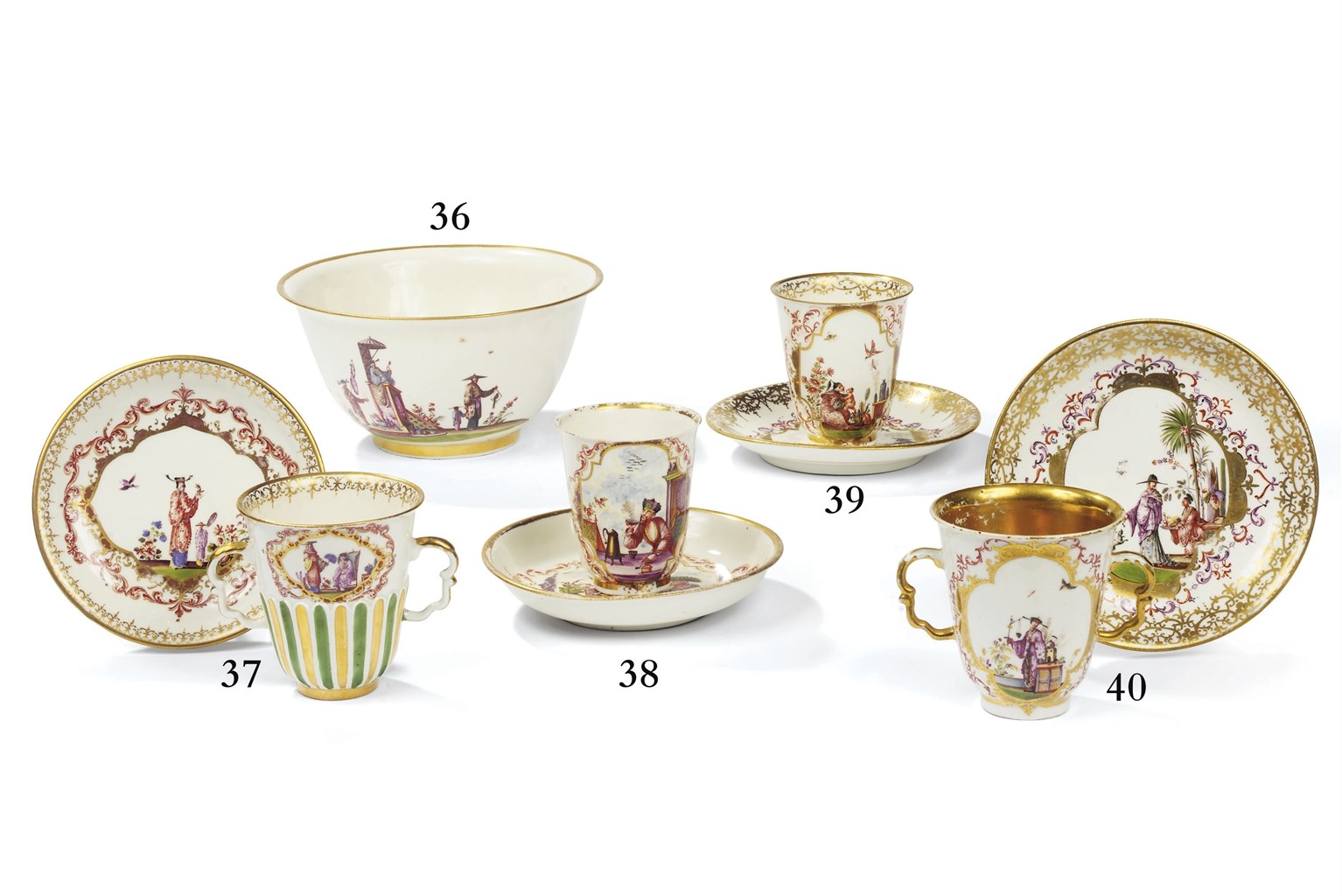 TASSE A CHOCOLAT ET UNE SOUS-TASSE EN PORCELAINE DE BOTTGER DU DEBUT DU XVIIIEME SIECLE