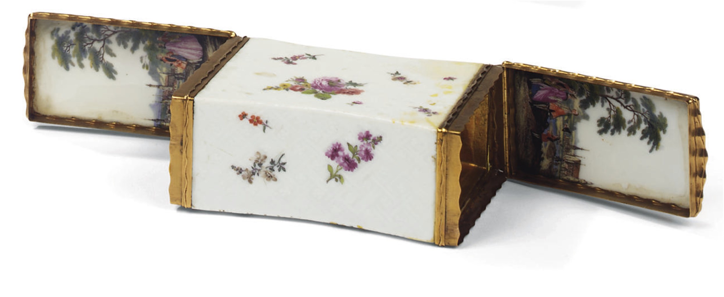 BOITE A PRISER ET SES COUVERCLES EN PORCELAINE DE MEISSEN A MONTURE EN METAL DORE DU XVIIIEME SIECLE