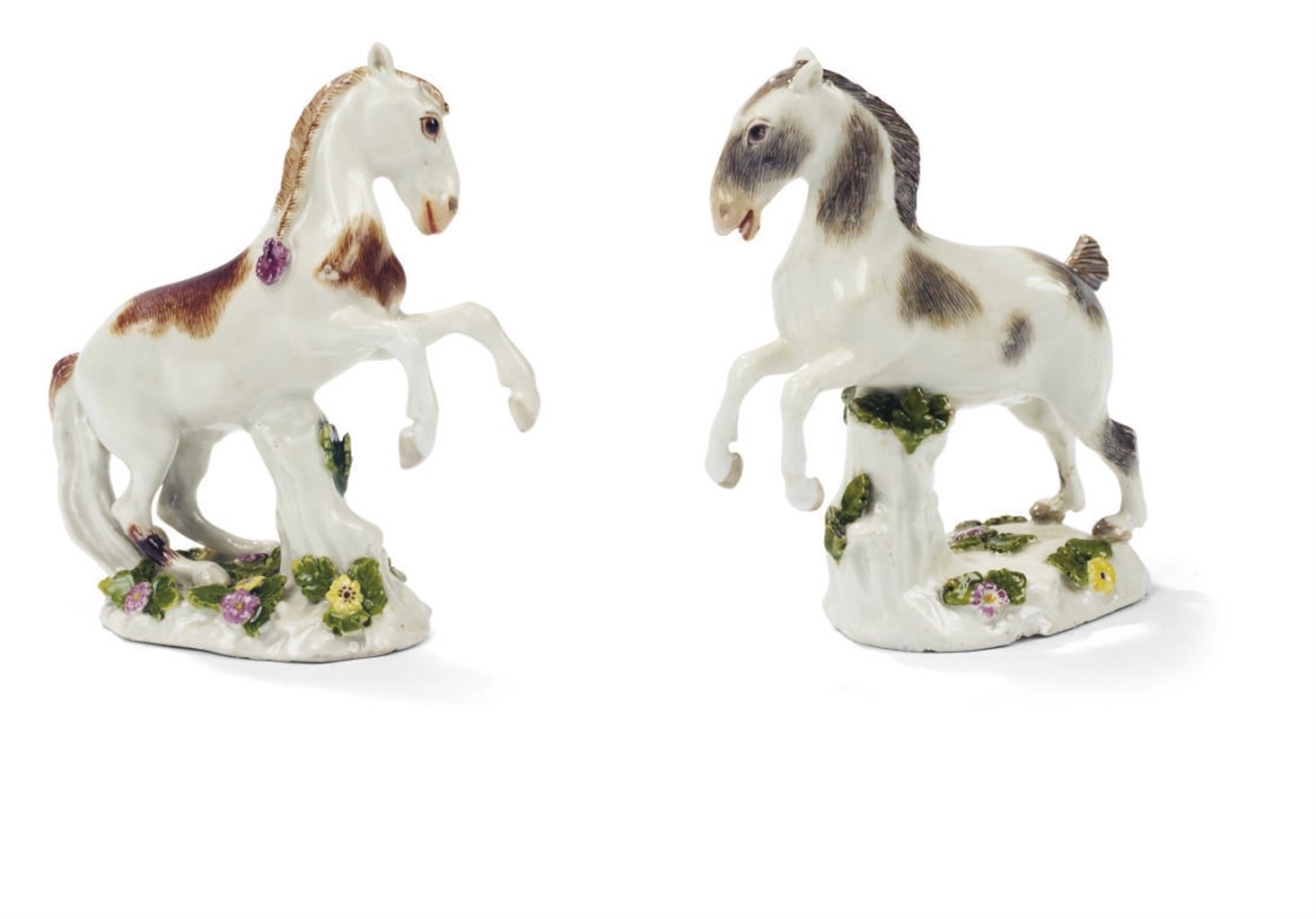 PAIRE DE STATUETTES MINIATURES EN PORCELAINE DE MEISSEN DU MILIEU DU XVIIIEME SIECLE