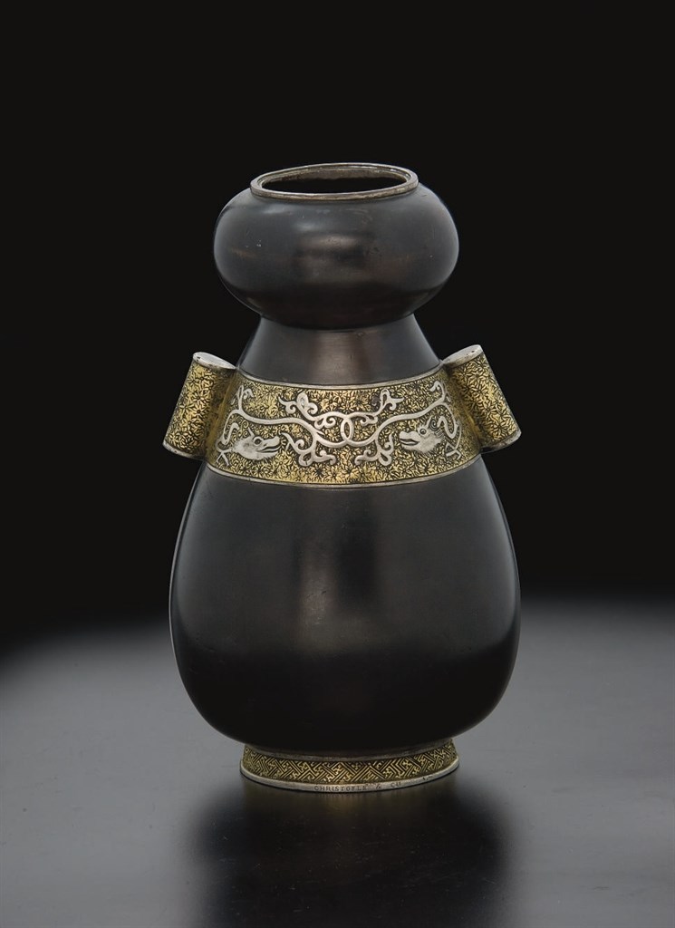 VASE EN BRONZE PATINE
