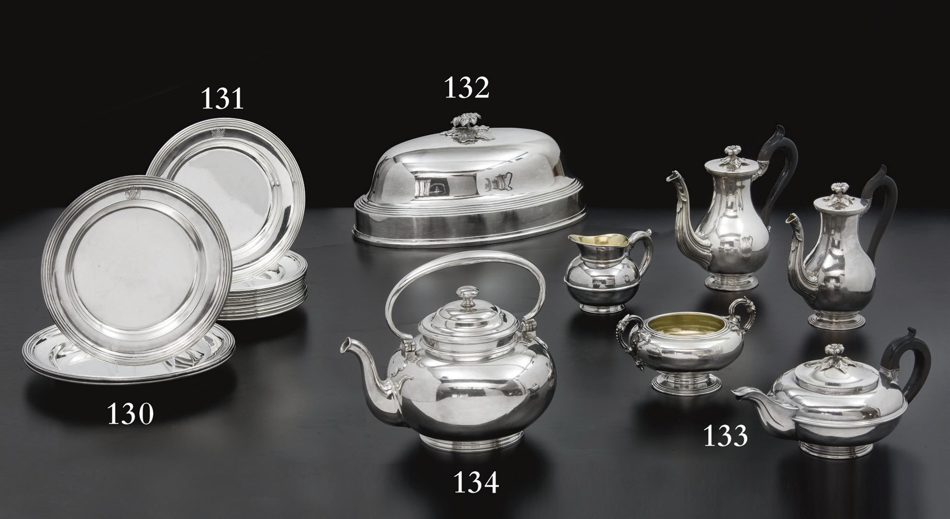 COUVRE-PLAT EN METAL ARGENTE