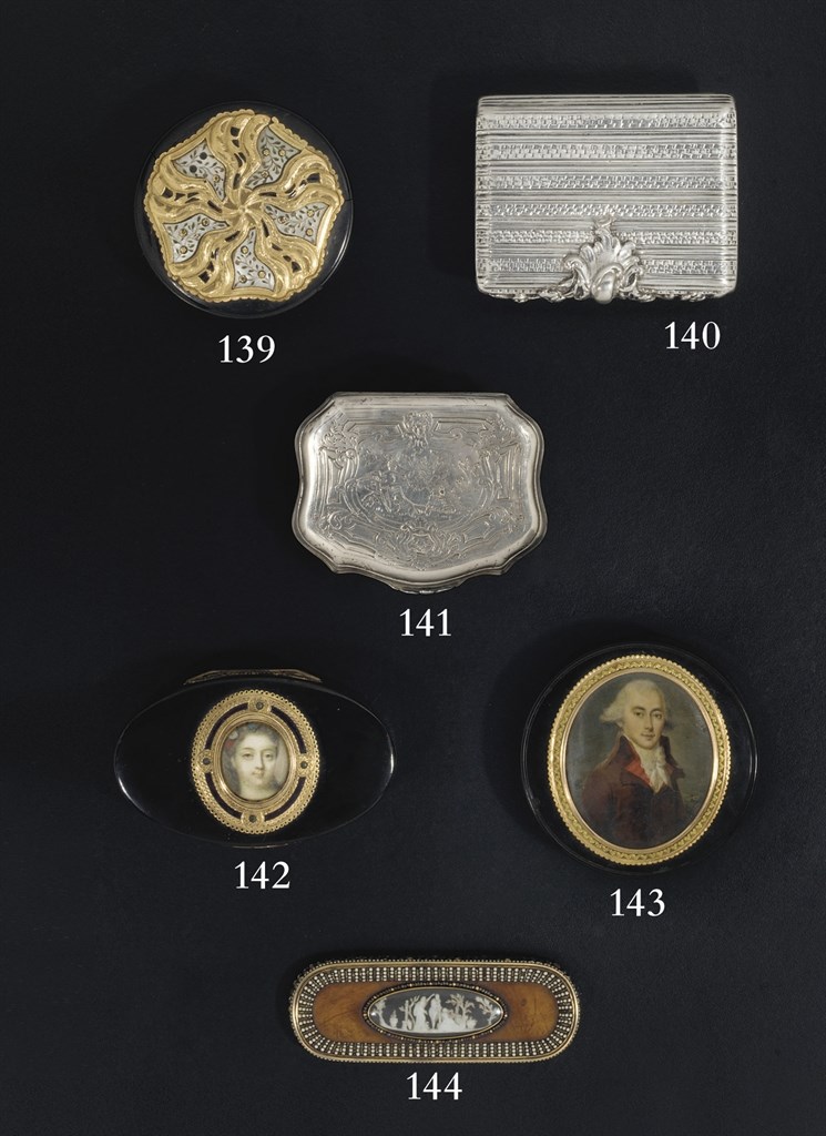 TABATIERE EN ARGENT