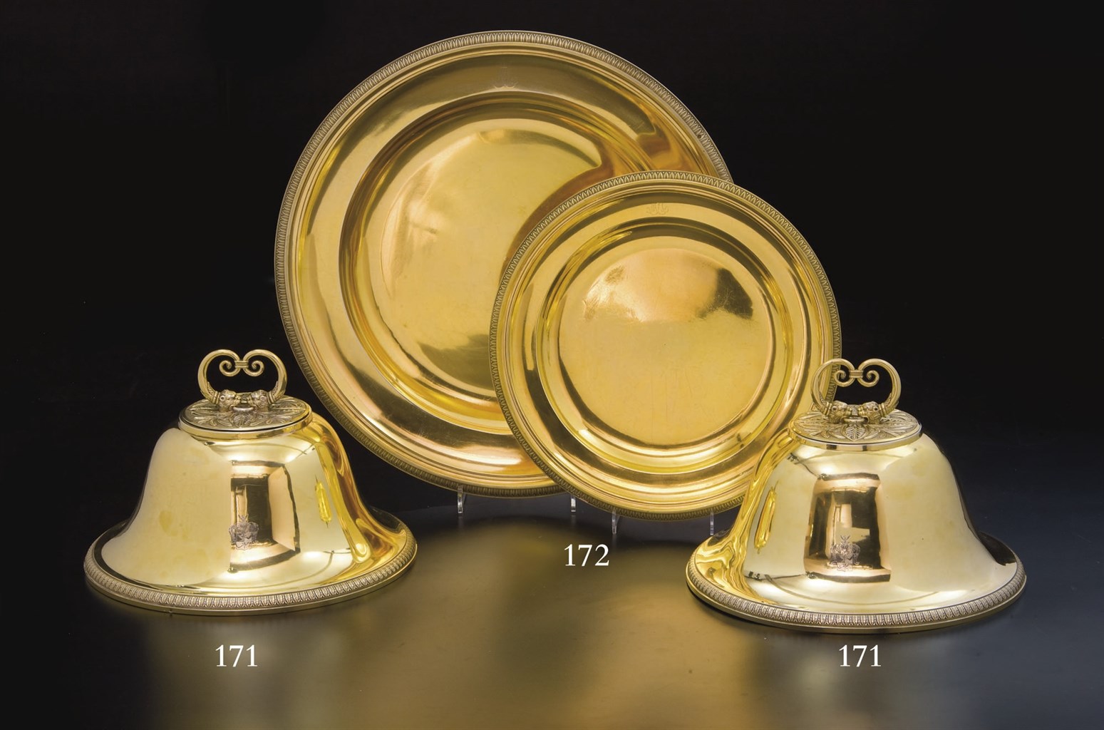 PAIRE DE COUVRE-PLATS EN VERMEIL