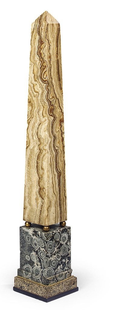 OBELISQUE DE STYLE NEOCLASSIQUE