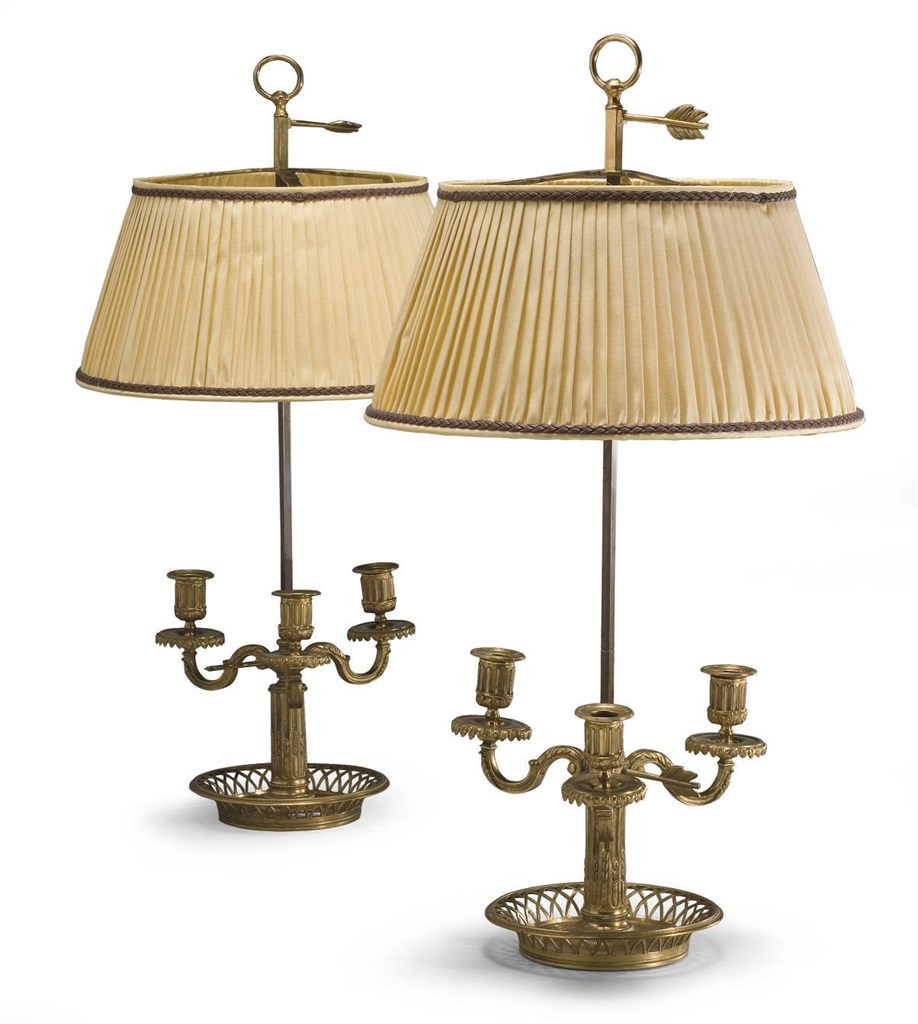 PAIRE DE LAMPES BOUILLOTTES DE STYLE LOUIS XVI
