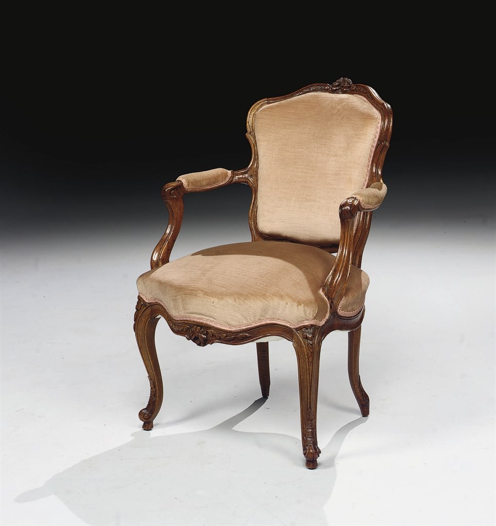 FAUTEUIL EN CABRIOLET D'EPOQUE LOUIS XV