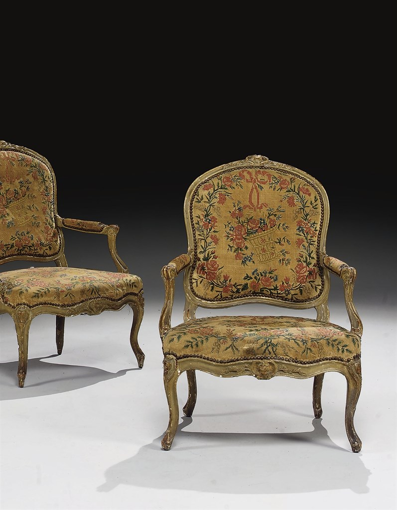 PAIRE DE FAUTEUILS D'EPOQUE LOUIS XV