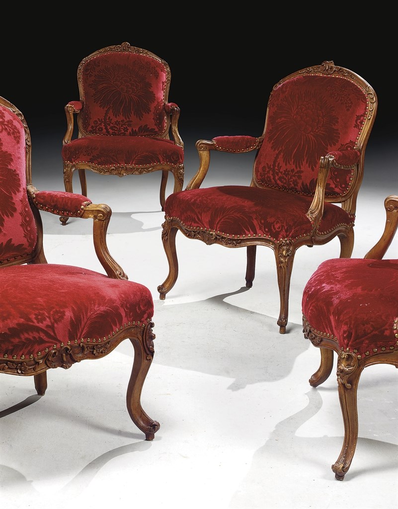 SUITE DE QUATRE FAUTEUILS A LA REINE D'EPOQUE LOUIS XV