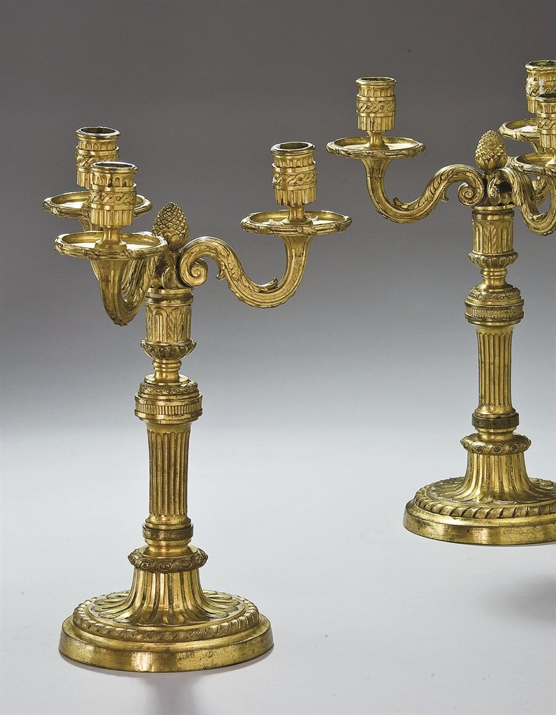 PAIRE DE CANDELABRES D'EPOQUE LOUIS XVI