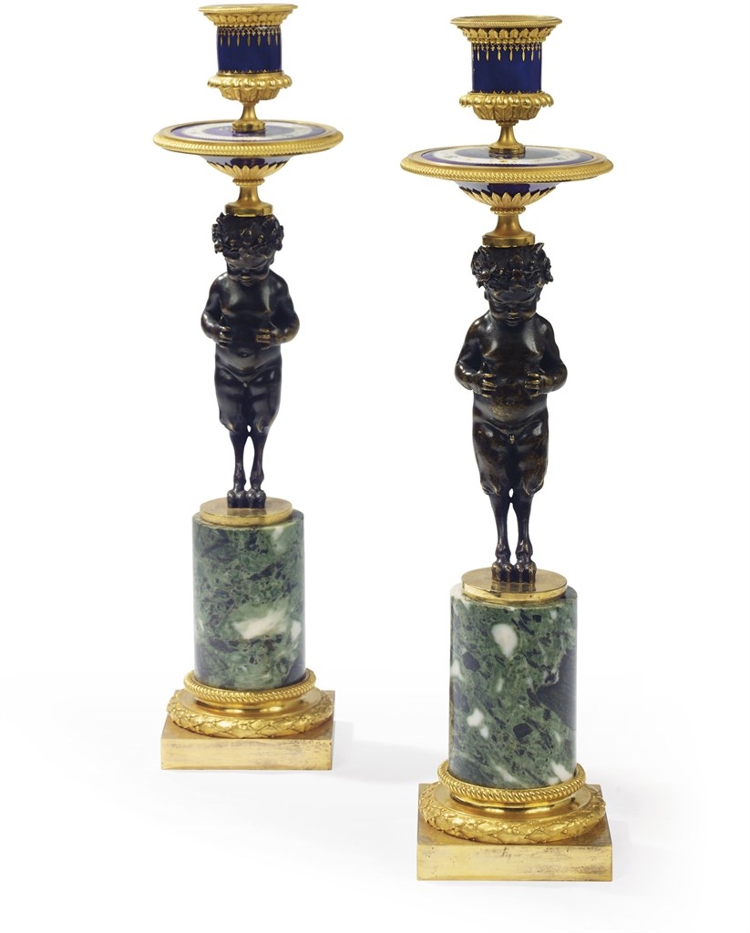 PAIRE DE BOUGEOIRS D'EPOQUE LOUIS XVI